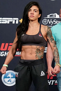 Claudia Gadelha